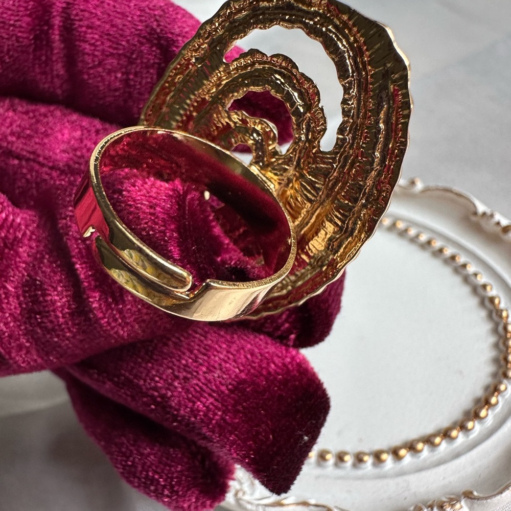 Gold Spiral ring with Intricate Textures - Picture 5 of 8